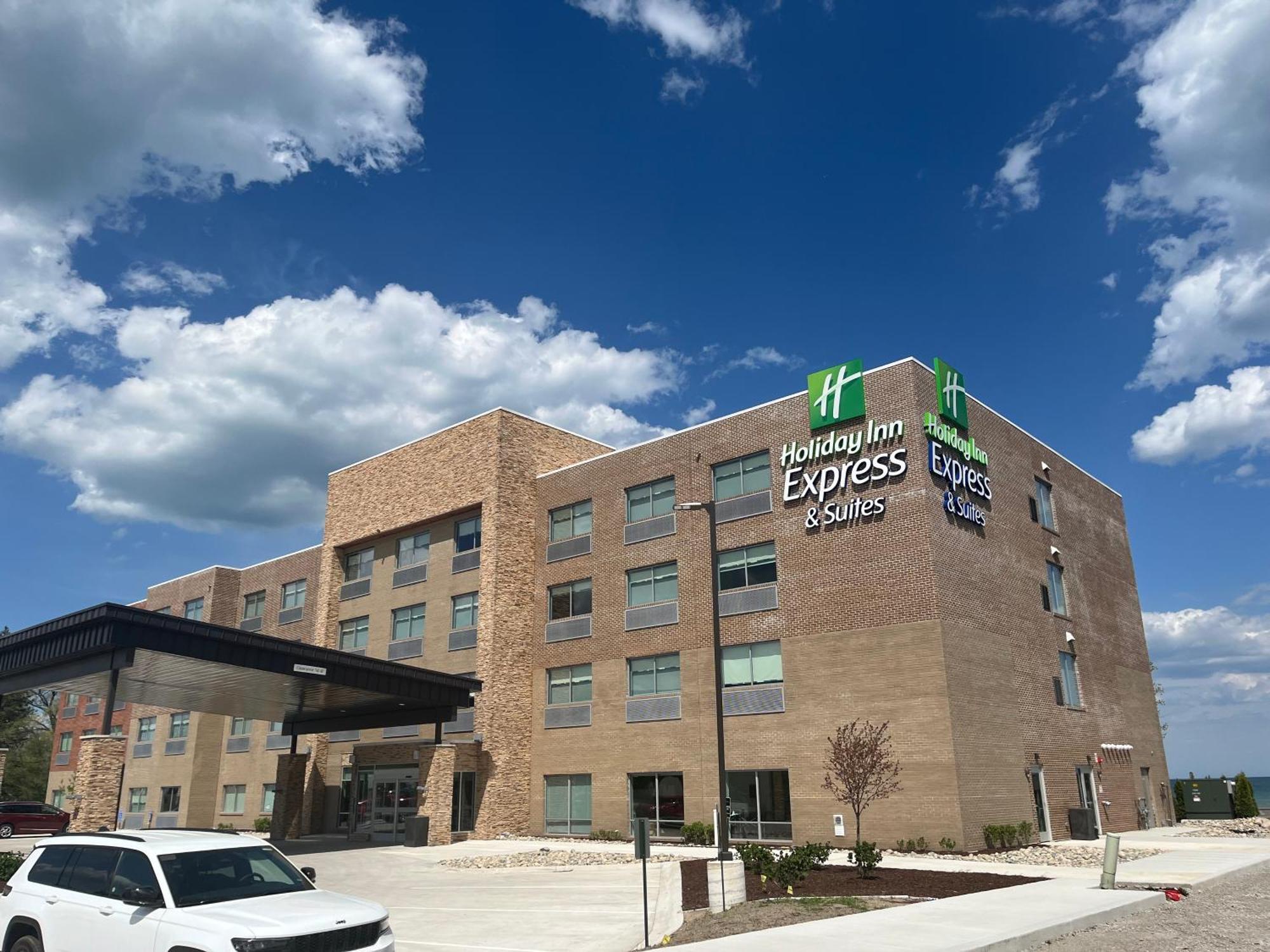 Holiday Inn Express & Suites Oscoda By Ihg Exterior photo