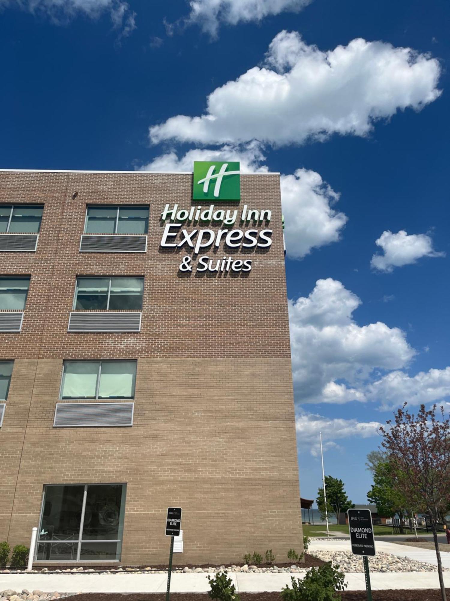 Holiday Inn Express & Suites Oscoda By Ihg Exterior photo