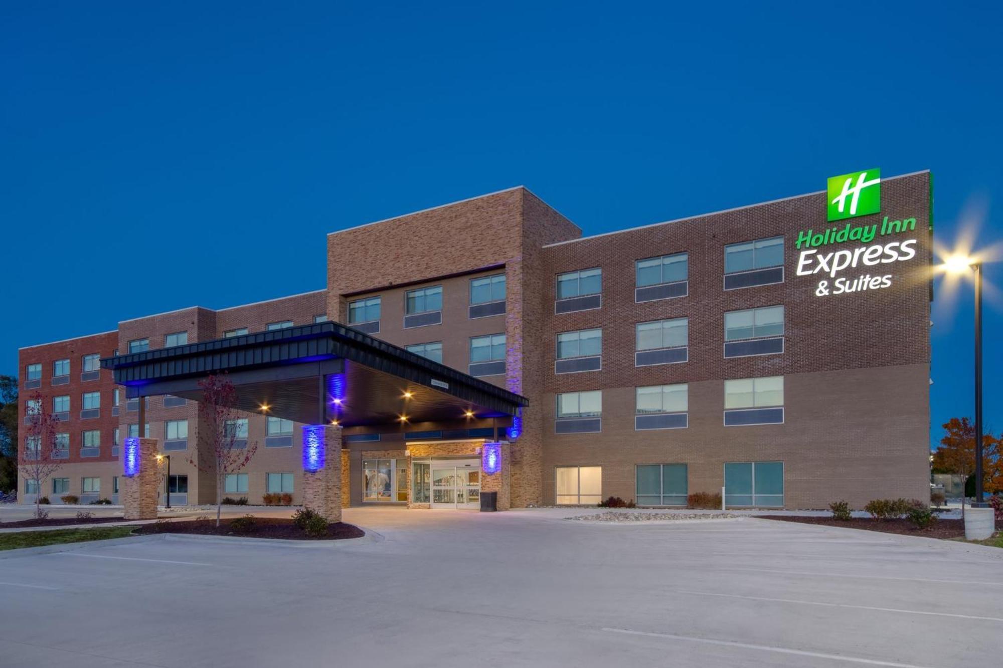 Holiday Inn Express & Suites Oscoda By Ihg Exterior photo