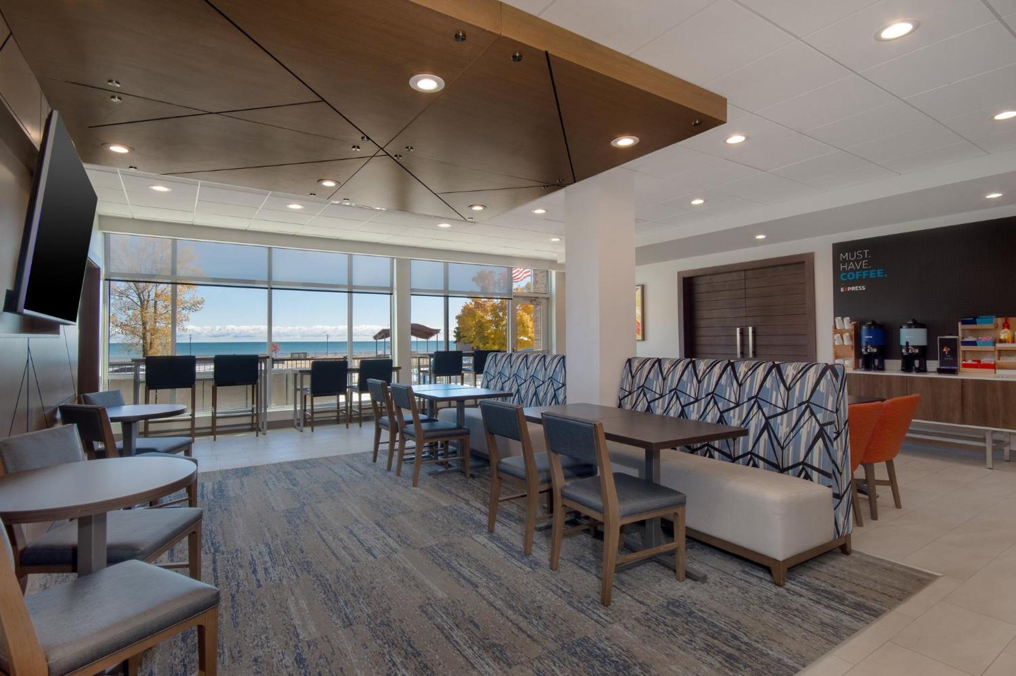Holiday Inn Express & Suites Oscoda By Ihg Exterior photo